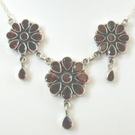 HANDCRAFTED WINE RED 30 GARNET FLOWER NECKLACE